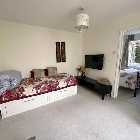 Cosy Apartment With Private Access And Kitchenette In Guildford (Adults Only) 沃皮勒斯顿 外观 照片