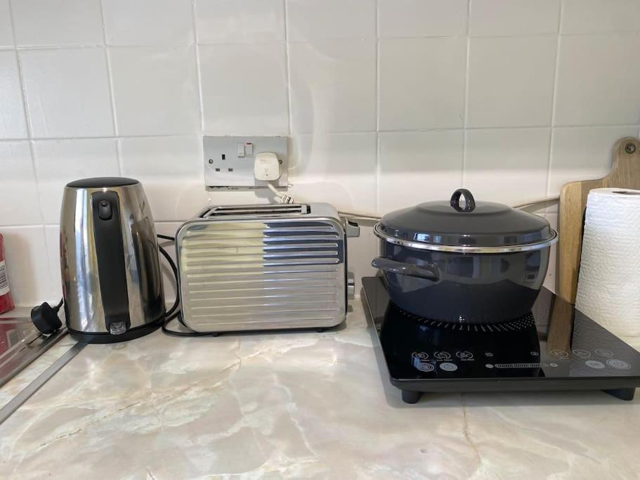 Cosy Apartment With Private Access And Kitchenette In Guildford (Adults Only) 沃皮勒斯顿 外观 照片