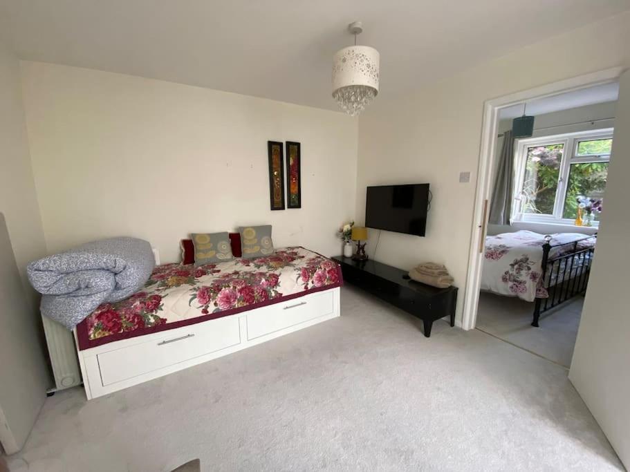 Cosy Apartment With Private Access And Kitchenette In Guildford (Adults Only) 沃皮勒斯顿 外观 照片